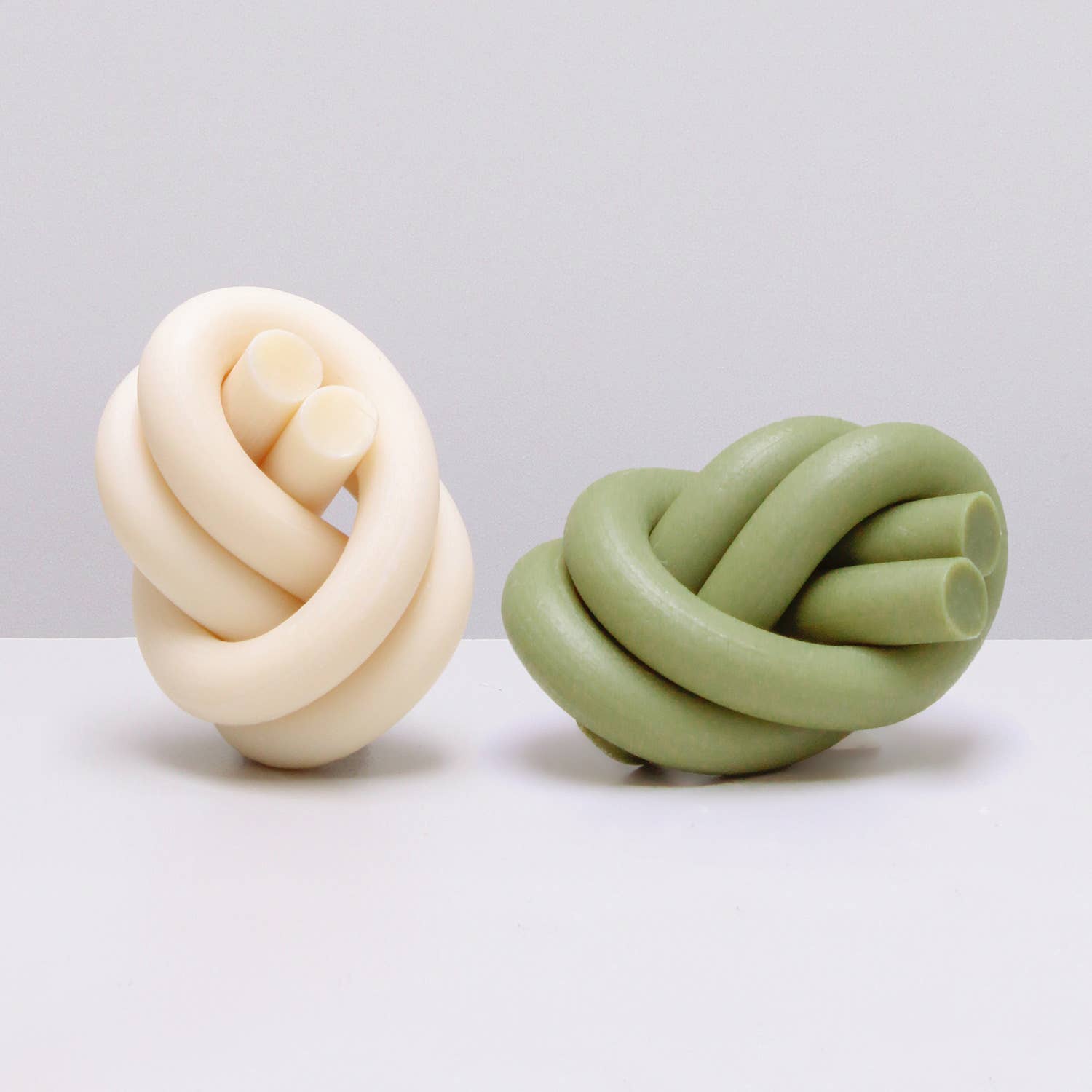 NOEUD Soap - Knot-Shaped - Sandalwood Scent, Soft White